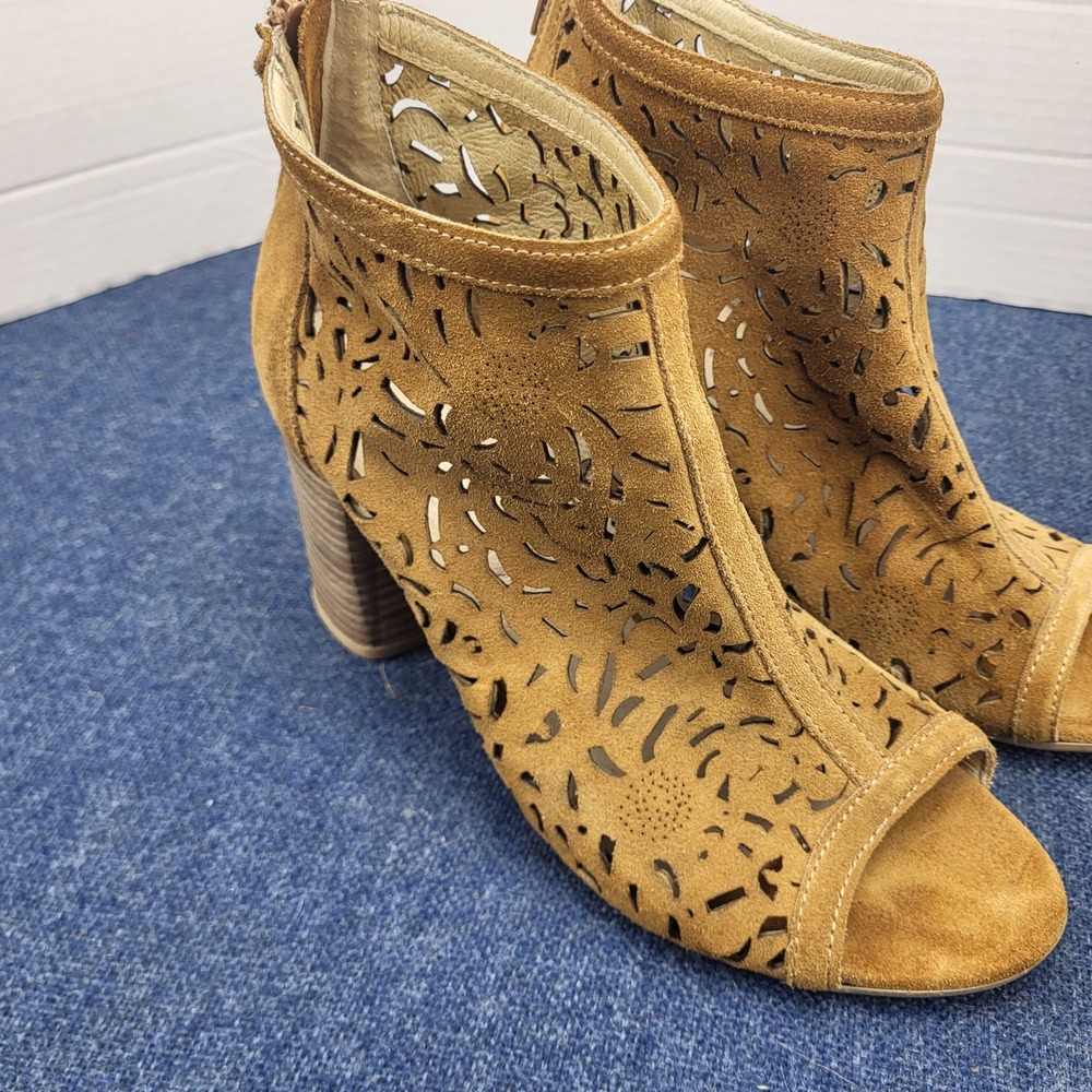 Anthropologie Morena Gabbrielli Tan Suede Laser Cut Floral Open Toe Shooties 39